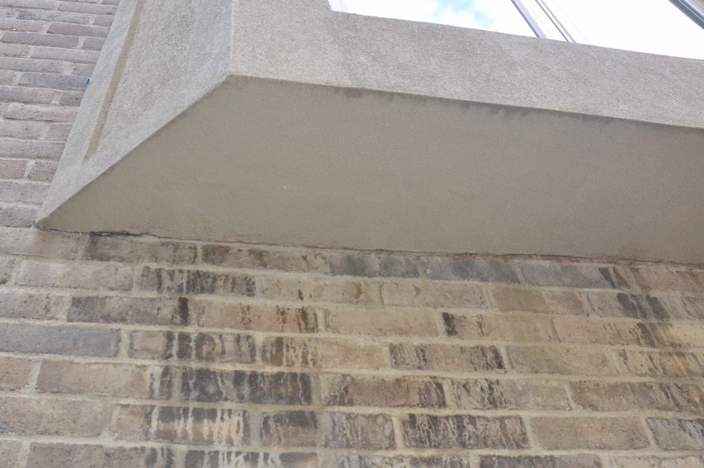Infiltration expertise cernes d'eau sur brique de façade
